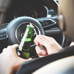 Guida sotto l’influenza dell’alcool (186 e 186 bis C.d.S.): Sanzioni