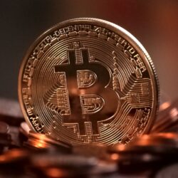 Investimento sbagliato: risarcisce il promotore finanziario o la banca?